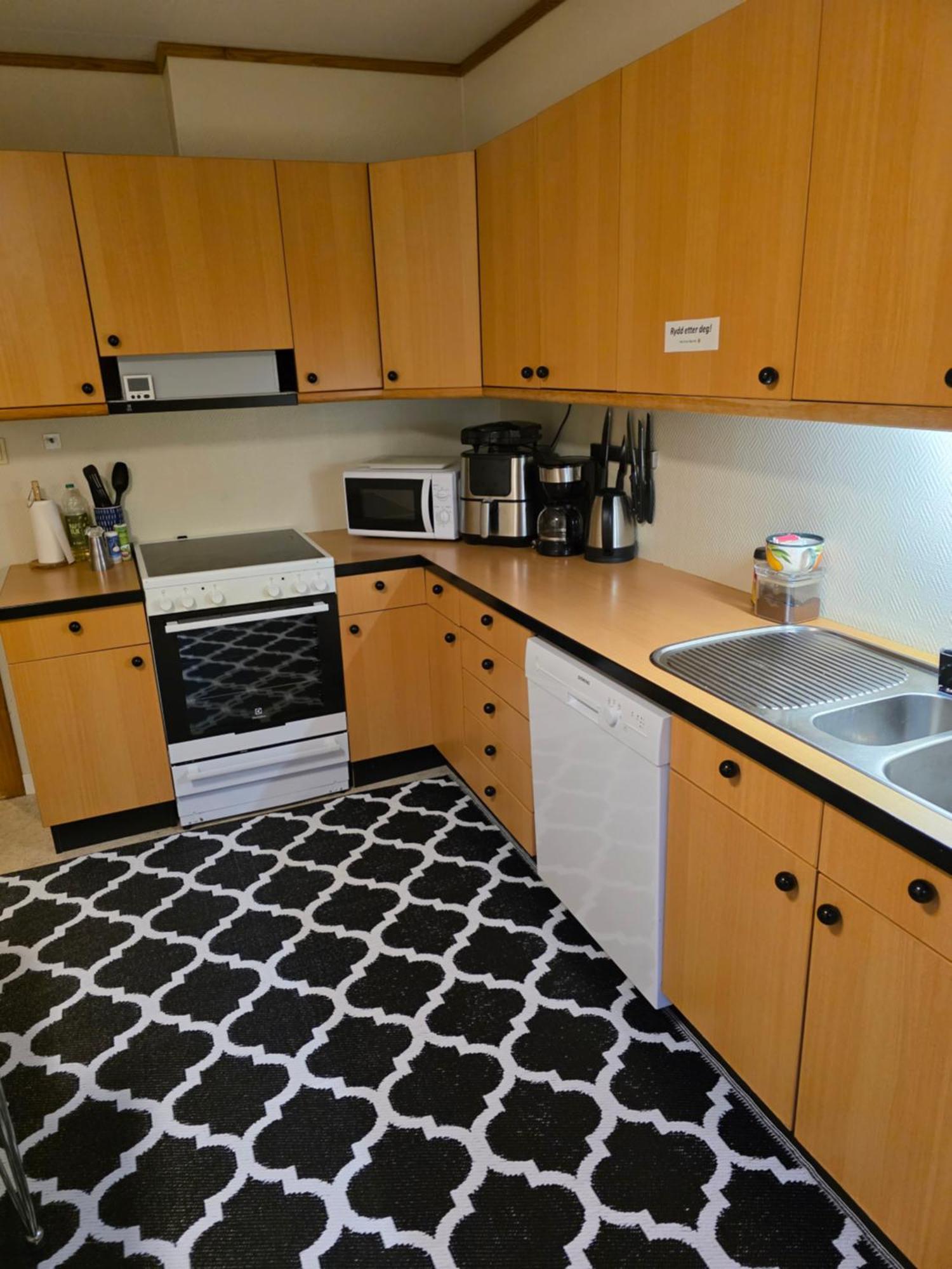 Rom Sentralt I Sogndal Hostel Bagian luar foto