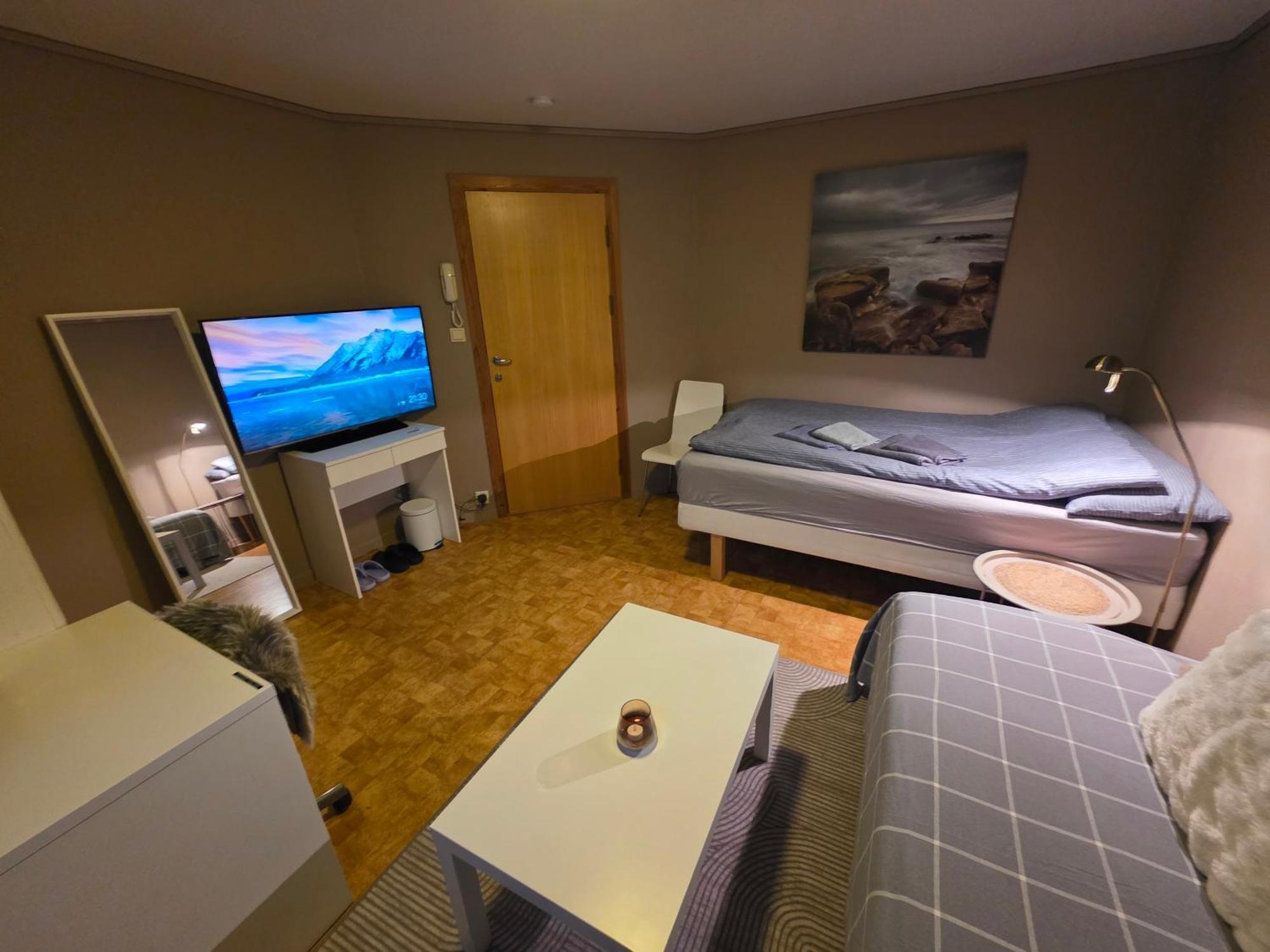 Rom Sentralt I Sogndal Hostel Bagian luar foto