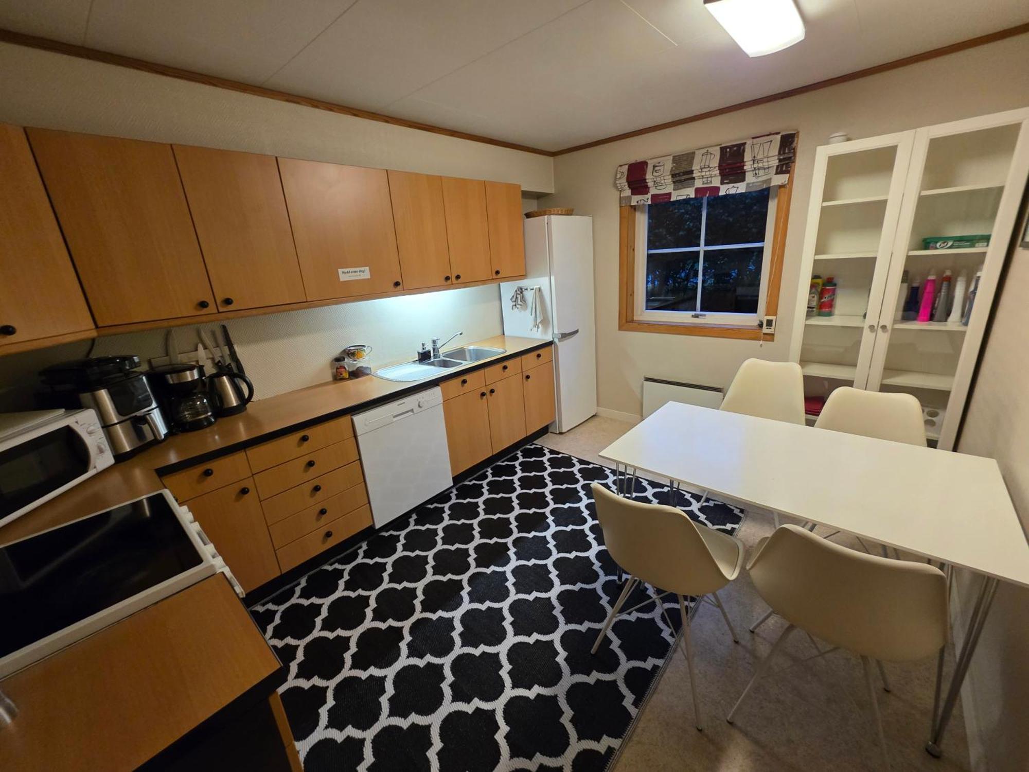 Rom Sentralt I Sogndal Hostel Bagian luar foto